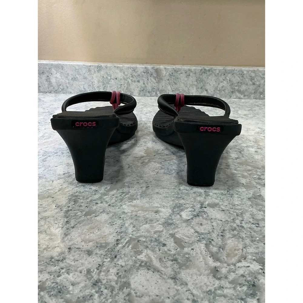 Crocs Wedge Flip Flops Sandals Size 7 Black Pink Ribbed Thong Platform Heel